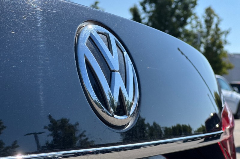 Volkswagen Passat Vehicle Full-screen Gallery Image 49