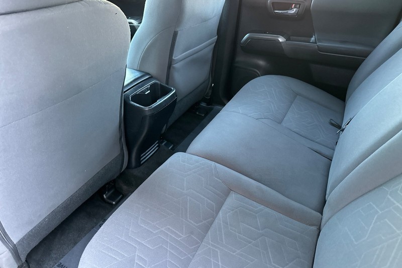 Toyota Tacoma 4WD Vehicle Full-screen Gallery Image 14