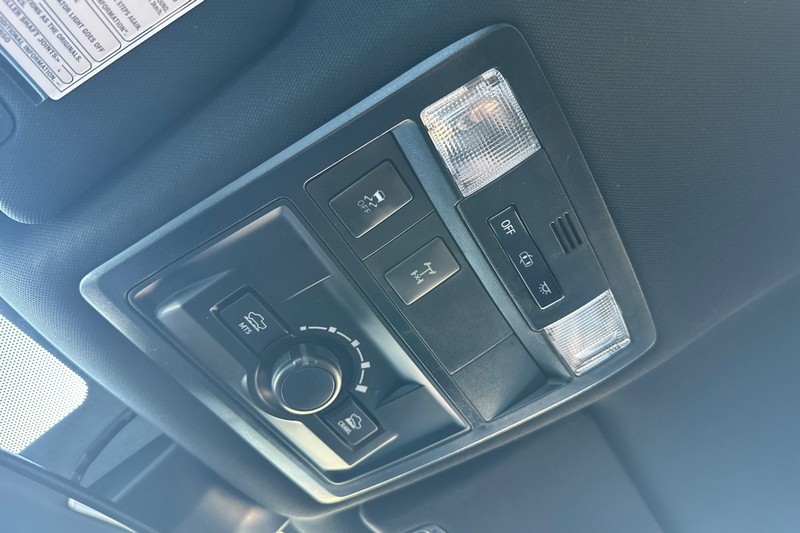 Toyota Tacoma 4WD Vehicle Full-screen Gallery Image 23