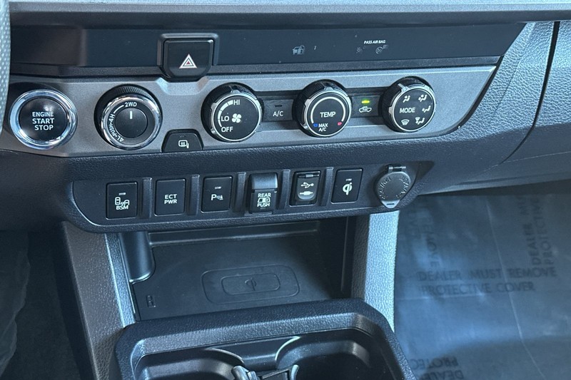 Toyota Tacoma 4WD Vehicle Full-screen Gallery Image 30
