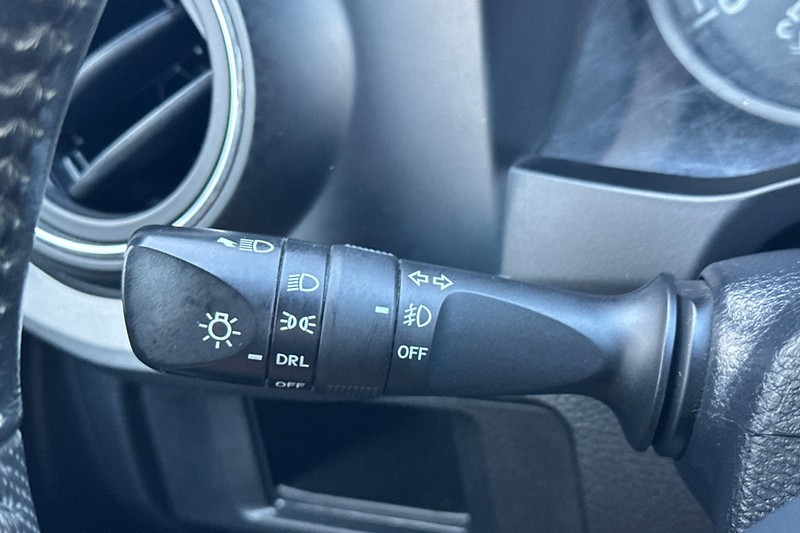 Toyota Tacoma 4WD Vehicle Full-screen Gallery Image 36