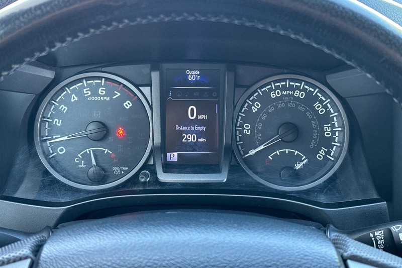 Toyota Tacoma 4WD Vehicle Full-screen Gallery Image 39