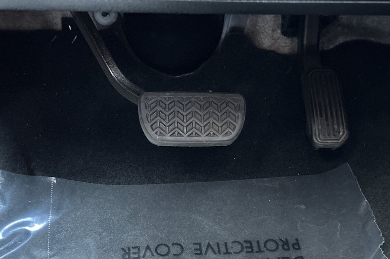 Toyota Tacoma 4WD Vehicle Full-screen Gallery Image 43