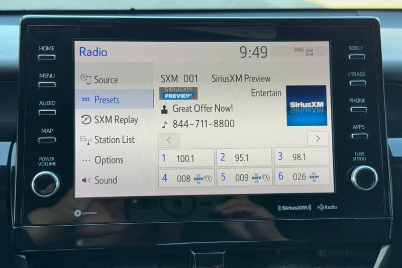 Toyota Camry Vehicle Full-screen Gallery Image 25