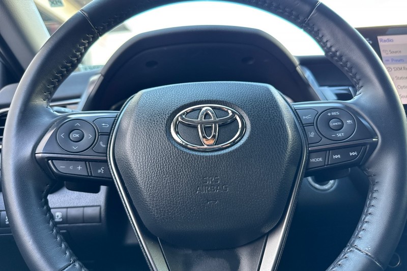 Toyota Camry Vehicle Full-screen Gallery Image 34
