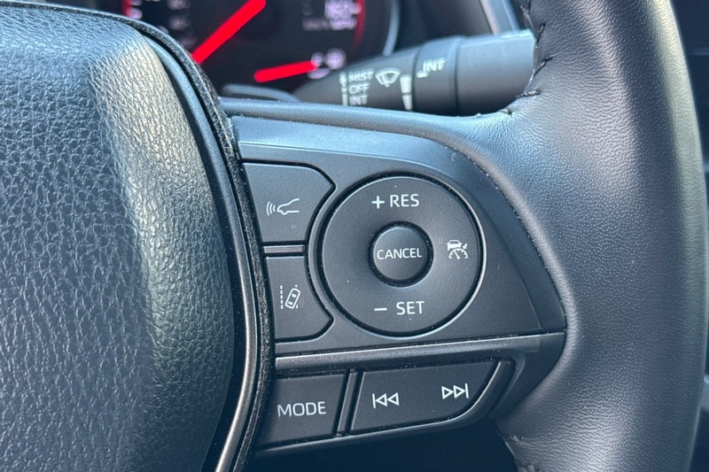 Toyota Camry Vehicle Full-screen Gallery Image 37