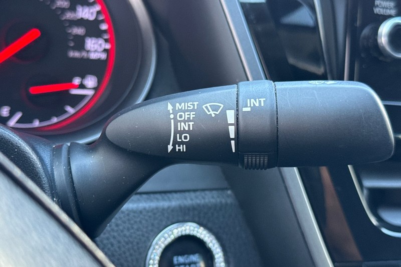 Toyota Camry Vehicle Full-screen Gallery Image 38
