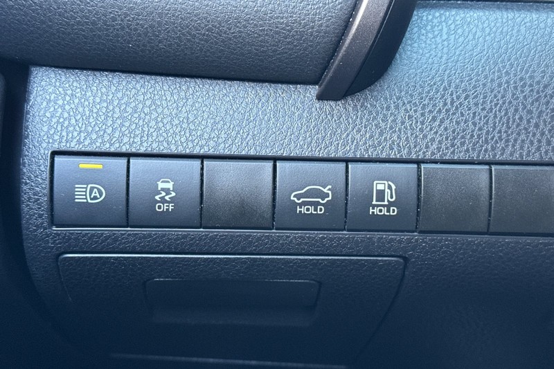 Toyota Camry Vehicle Full-screen Gallery Image 41