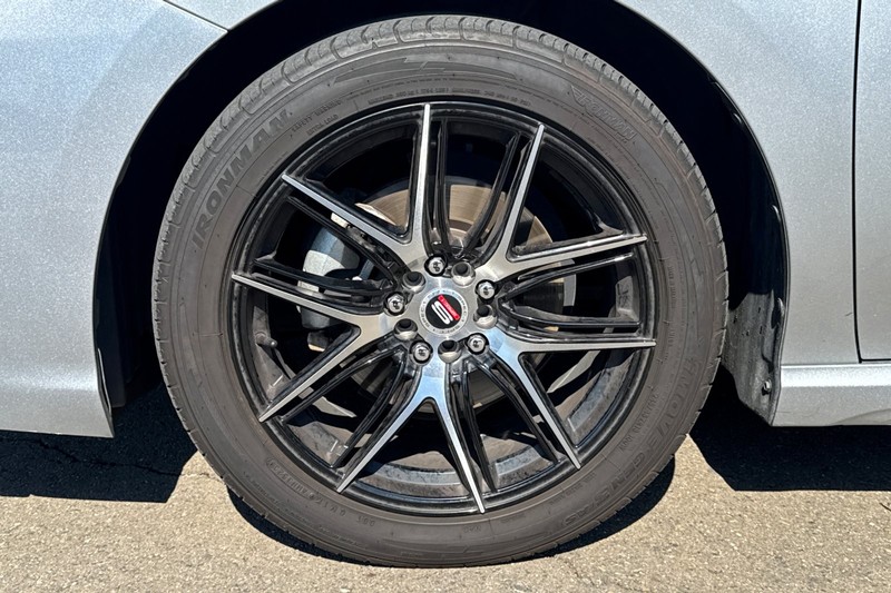 Toyota Camry Vehicle Full-screen Gallery Image 44