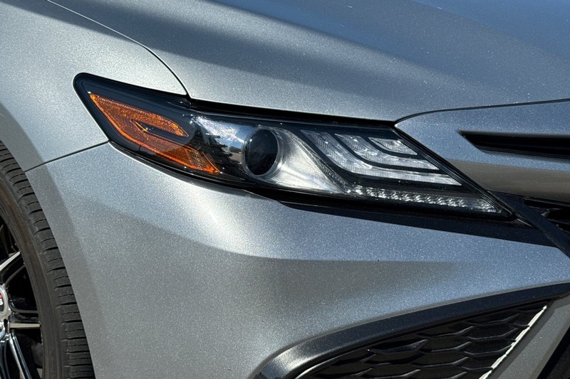Toyota Camry Vehicle Full-screen Gallery Image 45