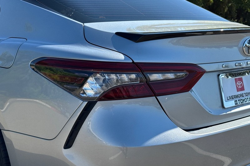 Toyota Camry Vehicle Full-screen Gallery Image 47