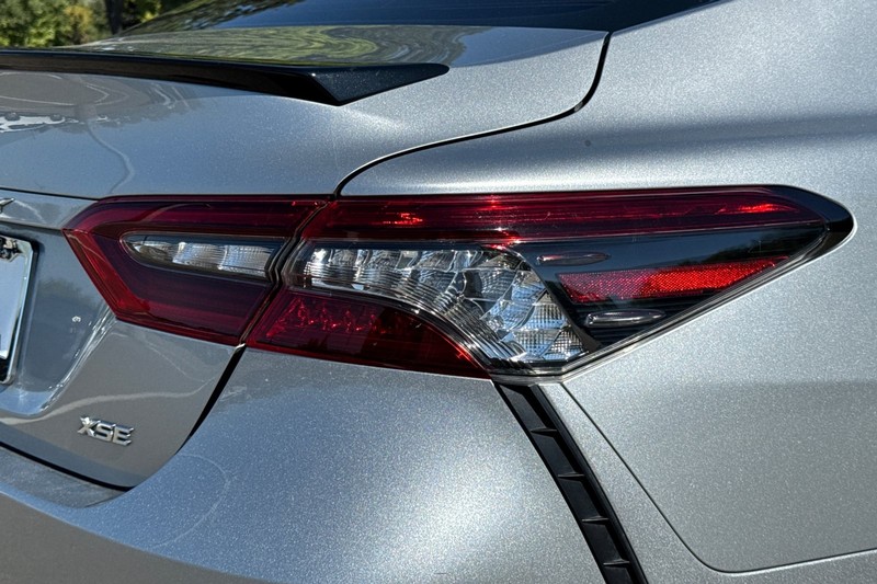 Toyota Camry Vehicle Full-screen Gallery Image 49