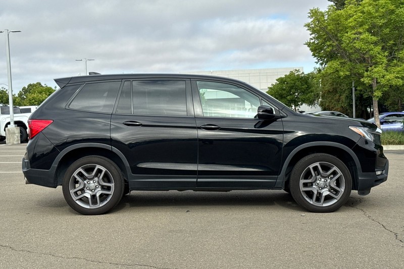 Honda Passport Vehicle Full-screen Gallery Image 03