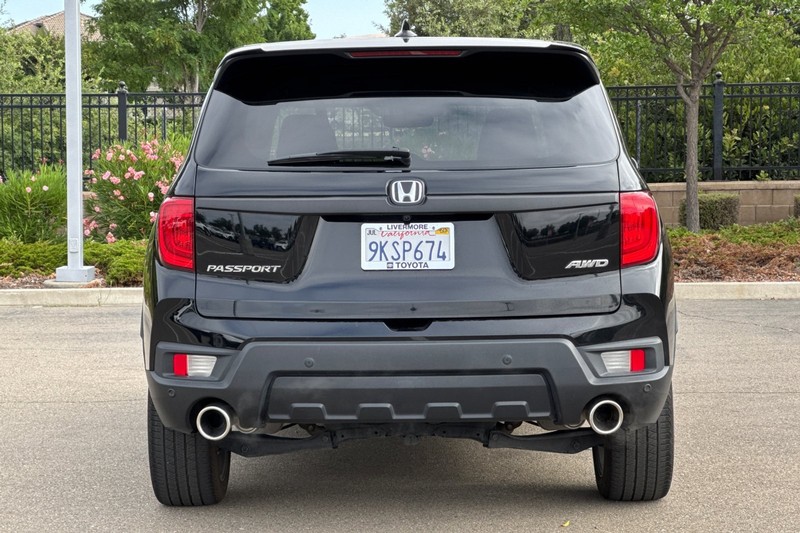 Honda Passport Vehicle Full-screen Gallery Image 05