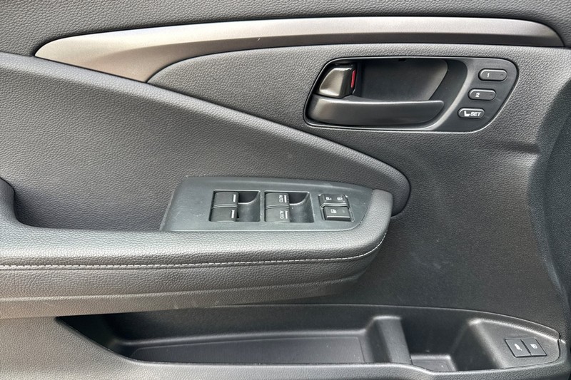 Honda Passport Vehicle Full-screen Gallery Image 11