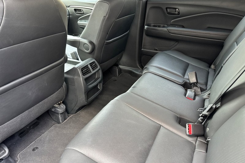 Honda Passport Vehicle Full-screen Gallery Image 14