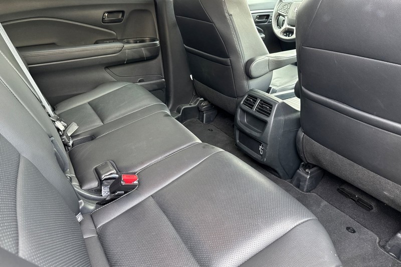 Honda Passport Vehicle Full-screen Gallery Image 18