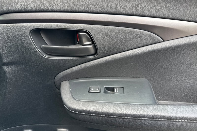 Honda Passport Vehicle Full-screen Gallery Image 21
