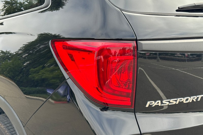 Honda Passport Vehicle Full-screen Gallery Image 48