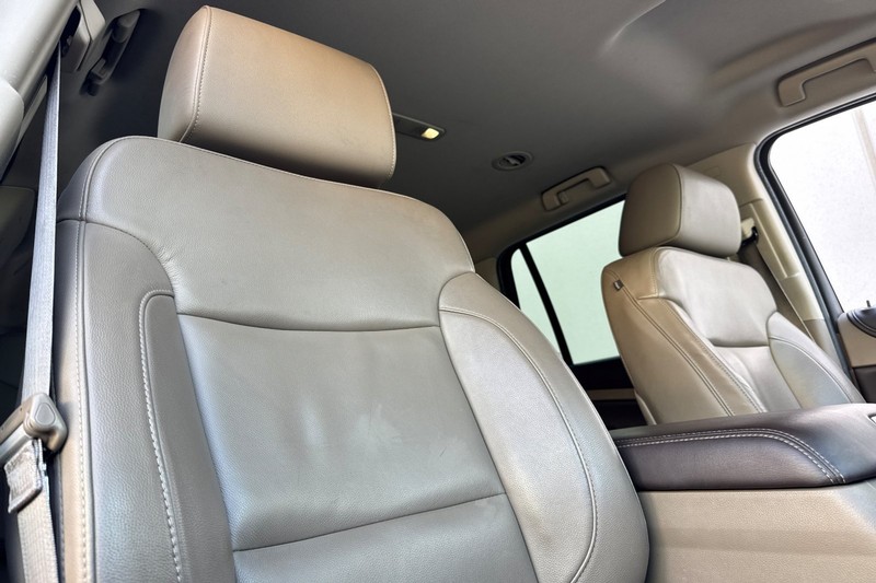 Chevrolet Tahoe Vehicle Full-screen Gallery Image 21