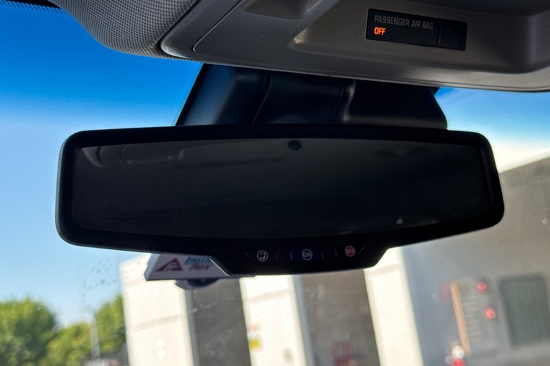 Chevrolet Tahoe Vehicle Full-screen Gallery Image 26