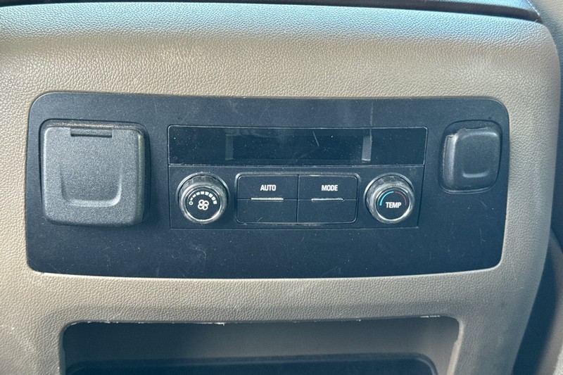 Chevrolet Tahoe Vehicle Full-screen Gallery Image 39