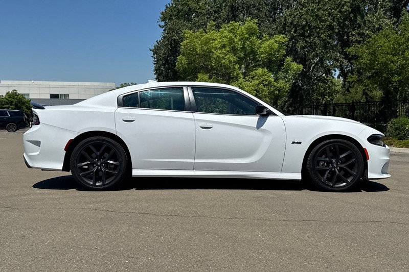 Dodge Charger Vehicle Full-screen Gallery Image 03