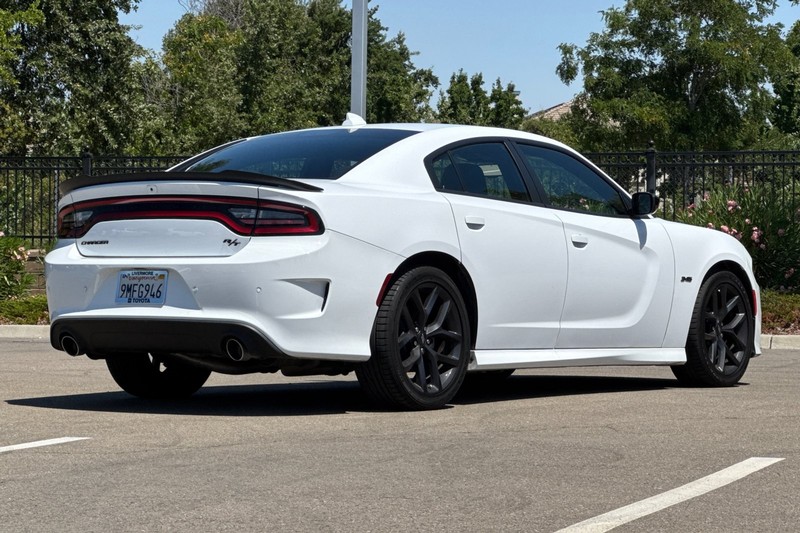 Dodge Charger Vehicle Full-screen Gallery Image 04
