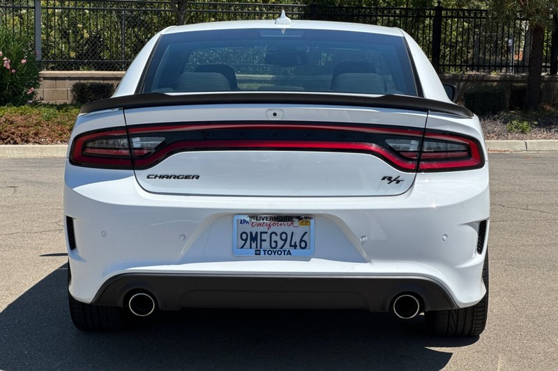 Dodge Charger Vehicle Full-screen Gallery Image 05