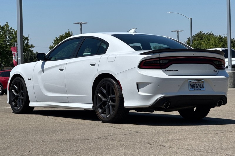 Dodge Charger Vehicle Full-screen Gallery Image 06
