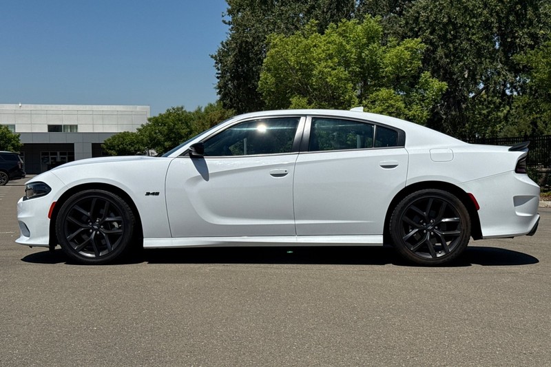 Dodge Charger Vehicle Full-screen Gallery Image 07