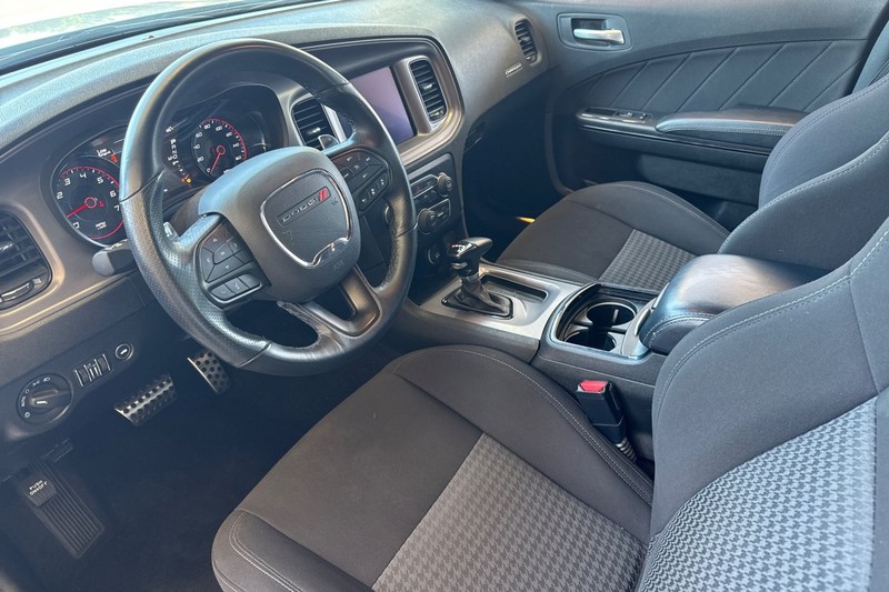 Dodge Charger Vehicle Full-screen Gallery Image 10