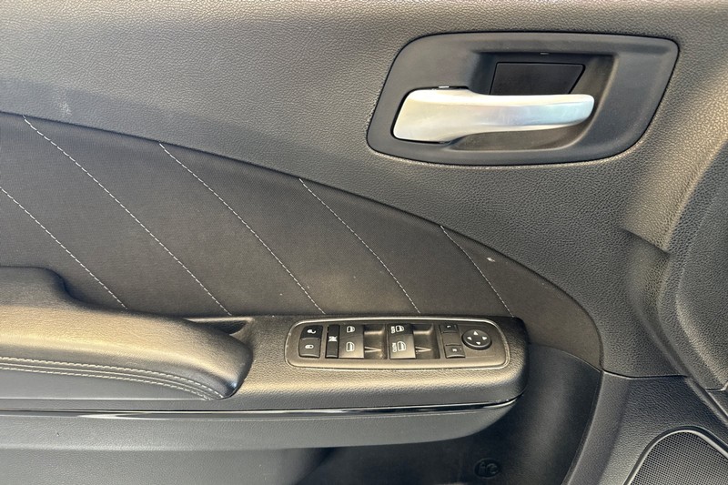 Dodge Charger Vehicle Full-screen Gallery Image 11