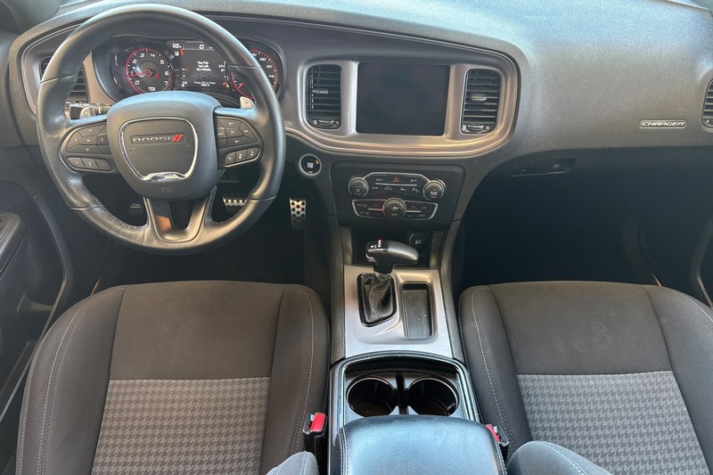 Dodge Charger Vehicle Full-screen Gallery Image 15