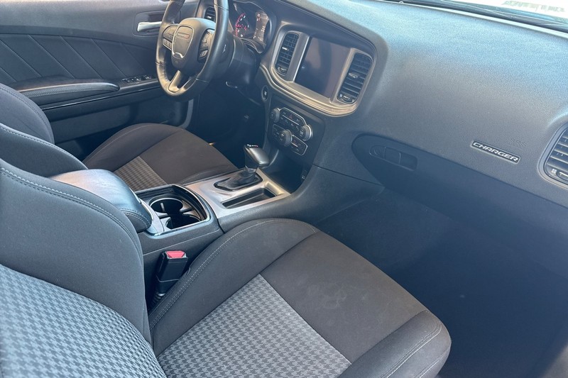 Dodge Charger Vehicle Full-screen Gallery Image 18