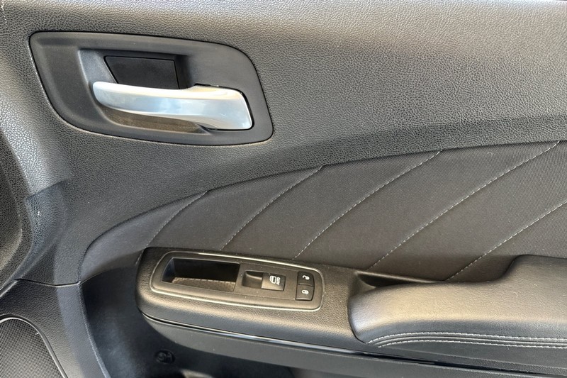 Dodge Charger Vehicle Full-screen Gallery Image 20