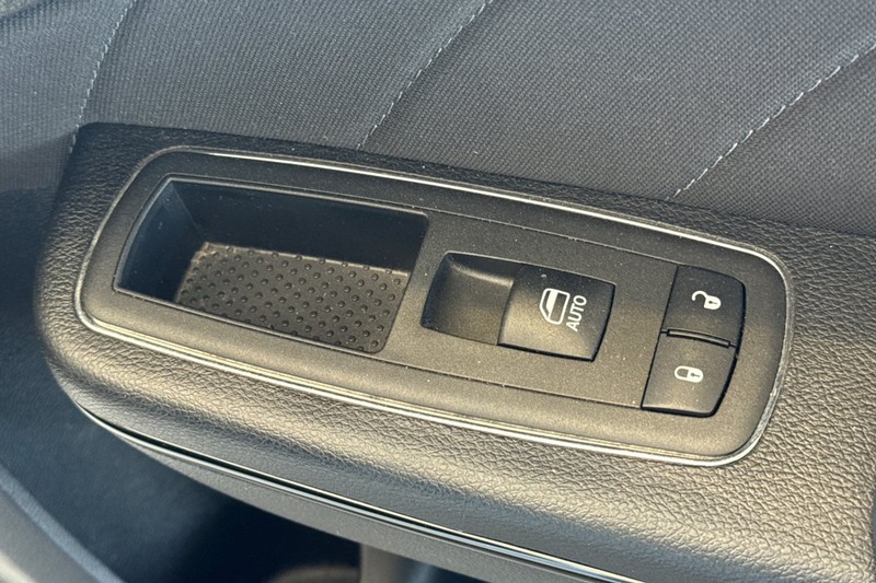 Dodge Charger Vehicle Full-screen Gallery Image 21