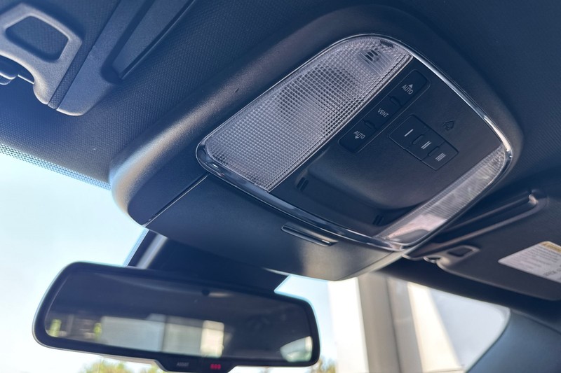 Dodge Charger Vehicle Full-screen Gallery Image 23