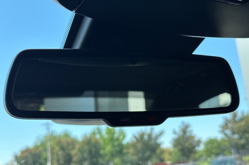 Dodge Charger Vehicle Full-screen Gallery Image 24