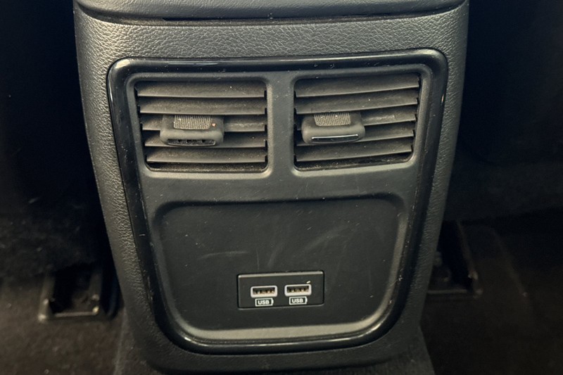 Dodge Charger Vehicle Full-screen Gallery Image 40