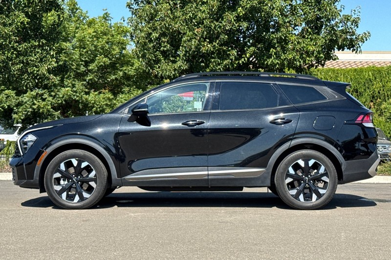Kia Sportage Plug-In Hybrid Vehicle Full-screen Gallery Image 07