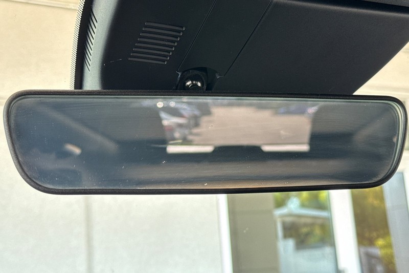 Kia Sportage Plug-In Hybrid Vehicle Full-screen Gallery Image 25