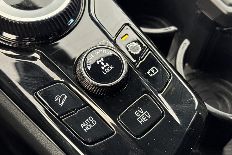 Kia Sportage Plug-In Hybrid Vehicle Full-screen Gallery Image 31