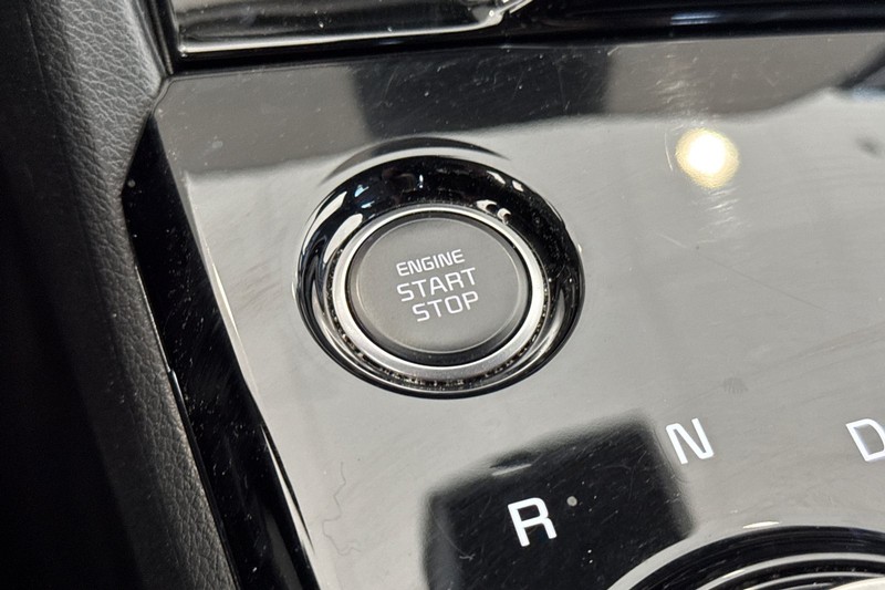 Kia Sportage Plug-In Hybrid Vehicle Full-screen Gallery Image 34