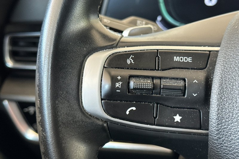 Kia Sportage Plug-In Hybrid Vehicle Full-screen Gallery Image 36