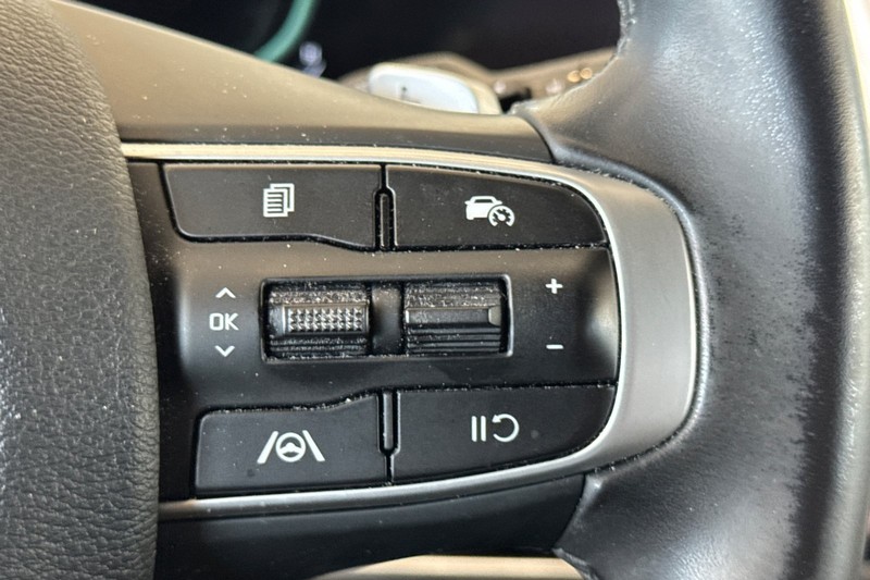 Kia Sportage Plug-In Hybrid Vehicle Full-screen Gallery Image 38