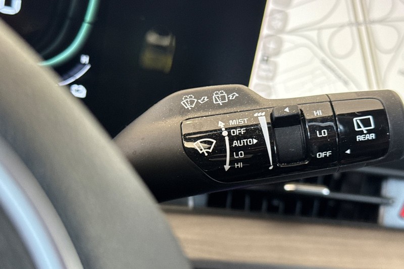 Kia Sportage Plug-In Hybrid Vehicle Full-screen Gallery Image 39