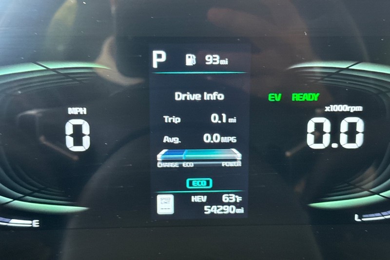Kia Sportage Plug-In Hybrid Vehicle Full-screen Gallery Image 40