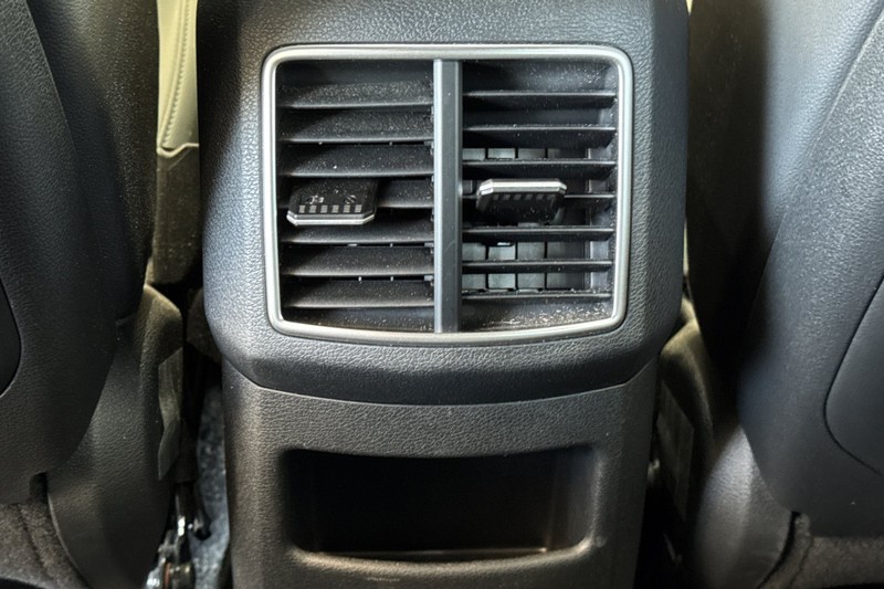 Kia Sportage Plug-In Hybrid Vehicle Full-screen Gallery Image 43