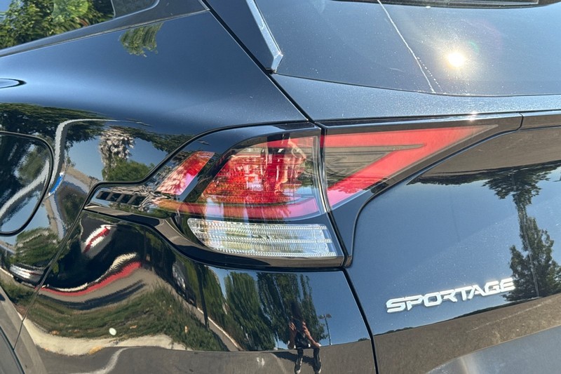 Kia Sportage Plug-In Hybrid Vehicle Full-screen Gallery Image 49